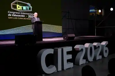 Poggi cerró el congreso de educación y reveló la cifra que ya lo convierte en un caso único