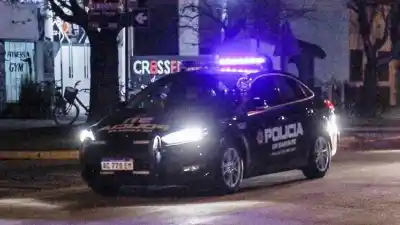 Chocó con un patrullero que iba con sirena: la Justicia resolvió quién paga los daños