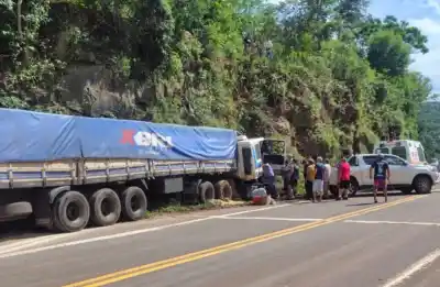 El camión brasileño chocó en la ruta 12 y su conductor no pudo salir de terapia intensiva