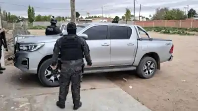 Tres casas en la mira, un dato en común y lo que la Policía encontró adentro
