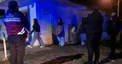 Bailaban sin permiso en Salta: adentro había más de 100 pibes y algo más que música