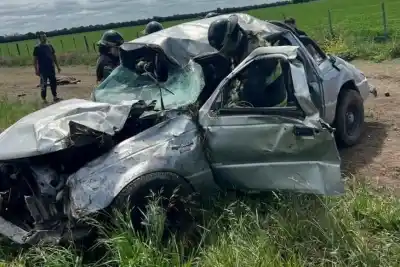 Volcó una camioneta en la ruta de la muerte: dos muertos y un detalle que complicó el rescate