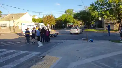 Iban en la moto por 13 y 112 y terminaron los dos en el hospital: qué encontró el peritaje