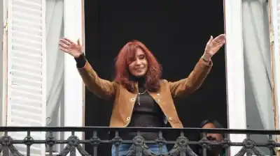 El asado en la esquina de San José 1111 que terminó con Cristina en el balcón