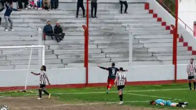 Leones FC lo tenía, pero Mercedes lo dio vuelta con dos penales de esos que se discuten