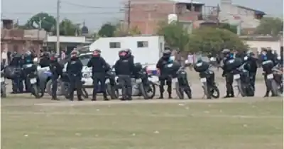 Jugaban al fútbol en San Benito y la tarde terminó con un disparo en la pierna