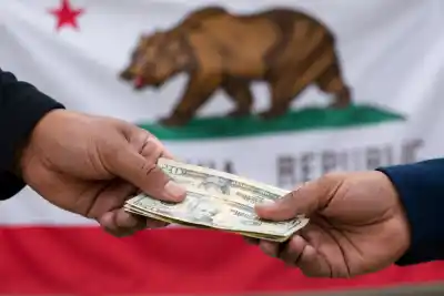 California sube el sueldo mínimo a US$17,40, pero hay una condición que las empresas no pueden ignorar