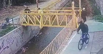 A 200 metros de su casa: dos hombres las esperaban escondidos en la curva de la ciclovía