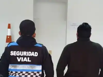 Lo pararon en la Ruta 9 por un control de rutina y el sistema encendió todas las alarmas