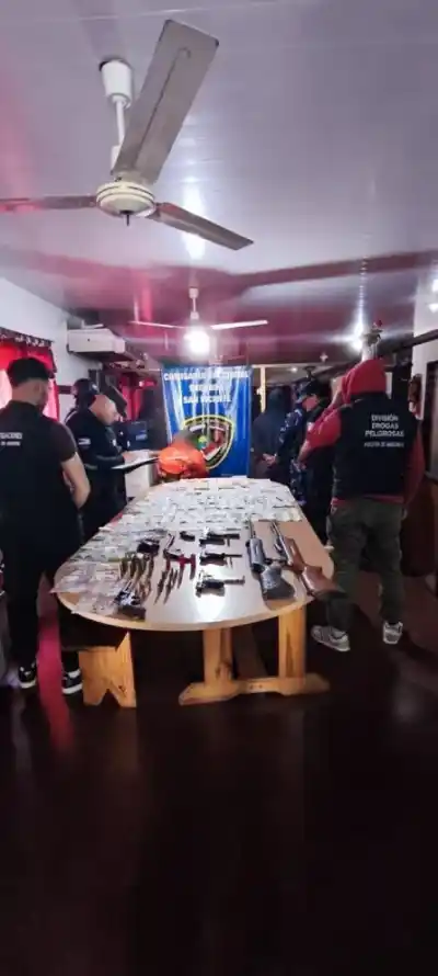 El allanamiento en San Vicente que dejó a un padre y su hijo tras las rejas