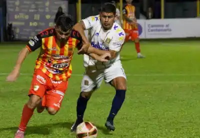 Mitre lo buscó de todas las formas, pero un error a los 34' del ST lo dejó sin nada