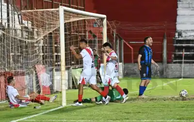 Guaraní no perdonó: dos bombas en el primer tiempo y a pensar en cuartos