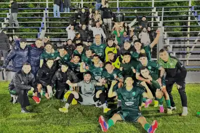 Ferro ganó en Villegas, pero terminó con diez y una expulsión inesperada