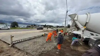Vecinos de Las Victorias ya no esquivarán el barro: avanzan con el acceso este