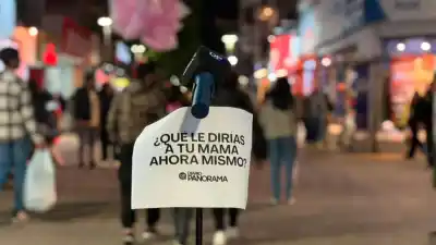 El micrófono quedó en la peatonal y una frase sobre mamá quebró a todos