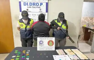 Intercambiaban algo en la calle: lo que encontraron en su poder dejó atónitos a los agentes