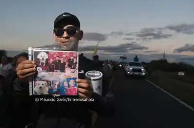 Caminaron dos días desde Hasenkamp a Paraná y muchos llevaban algo estampado en la remera