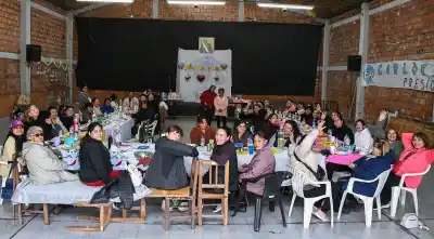 Doña Fanny y el festejo que nació de una mochila con medicación