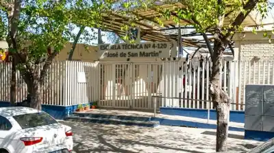 Olvidó cerrar su correo en la escuela y un alumno encontró lo que había adentro