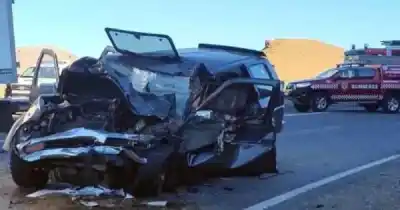 Choque brutal en la ruta: quedaron atrapados en sus cabinas y lo que pasó después dejó a todos en vilo