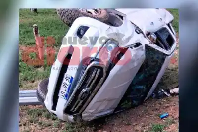 Iban a festejar el Día de la Madre y el auto dio varios tumbos en la Ruta 34: dos mujeres pelean por su vida