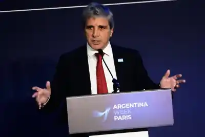 El Gobierno promete una "bazuca" de dólares, pero afuera no le creen: la cuenta que no cierra