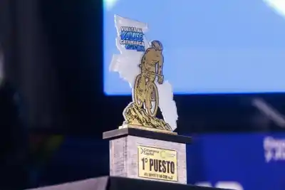 192 ciclistas, 11 vueltas y un tucumano adelante: la definición del Open en Catamarca