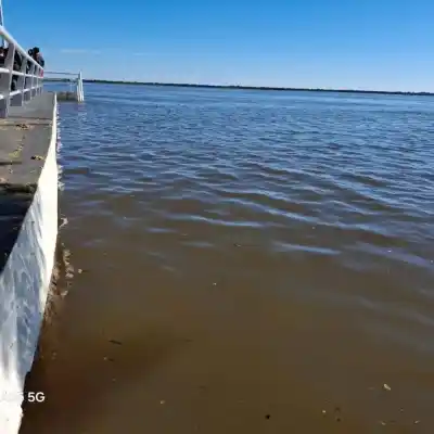 El Paraná se llevó el muelle de Itatí: el agua ya obliga a evacuar en dos ciudades