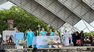 La Virgen salió de la Catedral a las 7 y el frío no frenó a nadie en Río Blanco