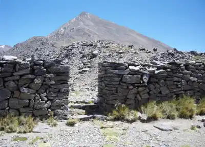 A 4.200 metros, escondida entre nevados: la ciudad que los incas levantaron en Tucumán y nadie termina de explicar