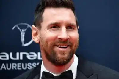 Messi desembarca en Oviedo y desata una locura: 16.200 personas conectadas a la vez para un acto con niños