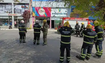 Se le prendió fuego el fondo del maxikiosco y lo que había ahí adentro complicó a los bomberos