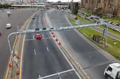 Ahora cruzás el peaje de Dock Sud sin frenar: qué tenés que tener sí o sí para no comerte una multa