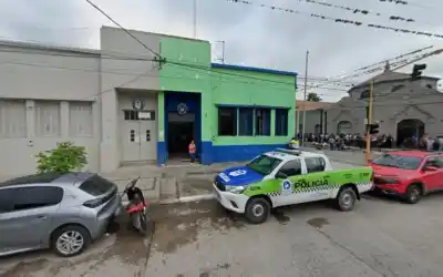 Un joven fue aprehendido y lo que sucedió después en la comisaría desató una investigación judicial