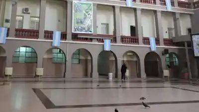 Encontraron un mensaje escalofriante en el baño de un colegio y lo que hizo la dirección dejó a todos en vilo