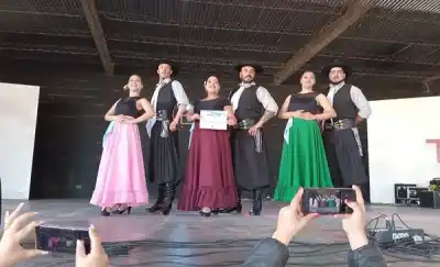 Los scouts de Trelew arman su fogón con un detalle que define quién entra