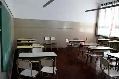 Aparecieron inscripciones amenazantes en escuelas y la respuesta oficial dejó a todos en vilo