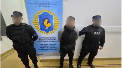 25 allanamientos en Rosario y Roldán: adentro de las casas había algo más que droga
