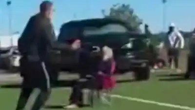 Un auto irrumpió en un partido infantil: dos muertos y una reacción que evitó más víctimas