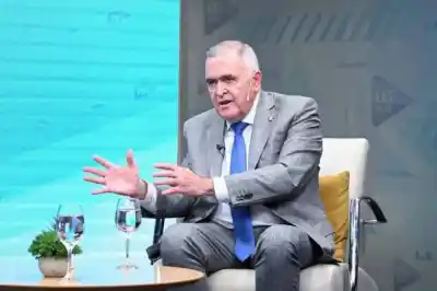 Amenazas anónimas en escuelas: el gobernador lanza una advertencia que pone en jaque a estudiantes y padres