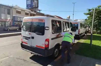 Un proyecto en Paraná quiere dejar que las combis escolares circulen más años: qué pasará con las que ya no dan más