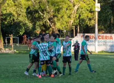 Atajó dos penales y metió a La Picada en cuartos: ahora se viene Guaraní