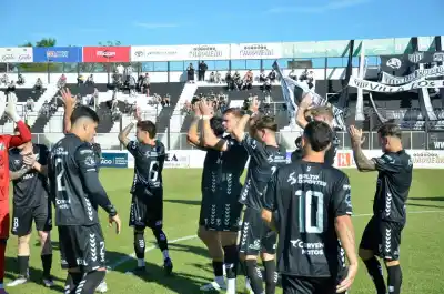 El Cuervo ganó en el final y sueña con la permanencia: la jugada que desató la locura