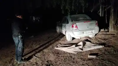 Tenía su propiedad en Comodoro y adentro apareció un auto tapado con una manta