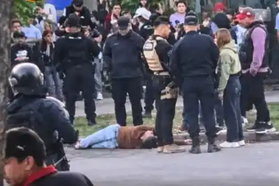 Fue a la casa de su expareja con un cuchillo: lo que le hicieron los vecinos lo dejó en el hospital