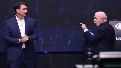 Lula lo dejó mudo en pleno debate: la pregunta sobre la motosierra de Milei que Flávio Bolsonaro no quiso contestar