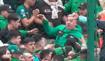 Mataderos explotó: piñas en la popular y lágrimas en el campo tras el golpe que hunde al Torito