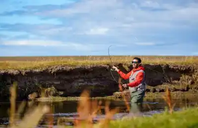 Pesca en el río Grande: el dato que buscan los guardapescas antes del 30 de octubre