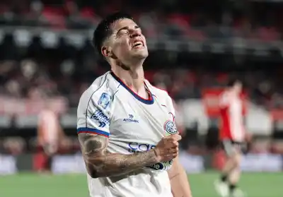 San Lorenzo lo ganaba sobre la hora y el 10 se sacó de encima un reto del DT con un zurdazo al ángulo