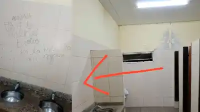 Encontraron mensajes escalofriantes en los baños de una escuela: lo que decían dejó a todos en vilo